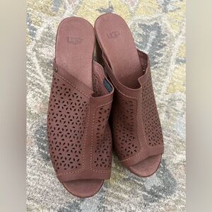 NWOT UGG Ansel perforated leather clog sandal